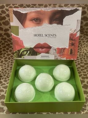 New In Box Aroma360 Hotel Scents Luxe Bath Bombs~5 Pack Box Set~Serpenti~$50